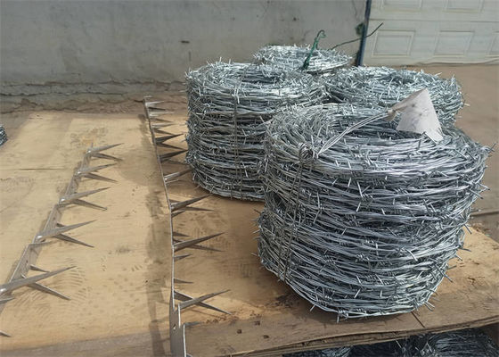 PVC-gecoate bobdraad met dubbele strengen gegalvaniseerde bobdraad zilveren kleur