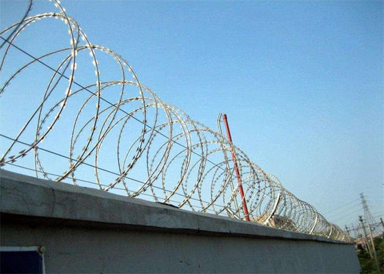 Duurzaam Concertina Razor Wire Single / Double Spiral Razor Wire Coil