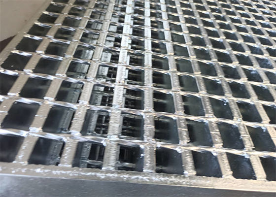 Geweld staal staaf rooster Anti-slip staal trappen treads hoge sterkte