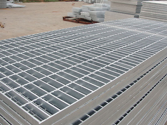 Hot Dip gegalvaniseerd stalen rooster 32x4mm 30x100mm Drainage gegalvaniseerde staaf rooster